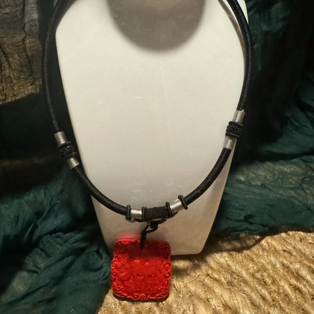 Chinese Cinnabar 🎁 Necklace - Zodiac Symbol “Horse”🎁 - Picture 2 of 3